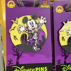 💐 Disney Parks Authentic Mickie Halloween trading pin